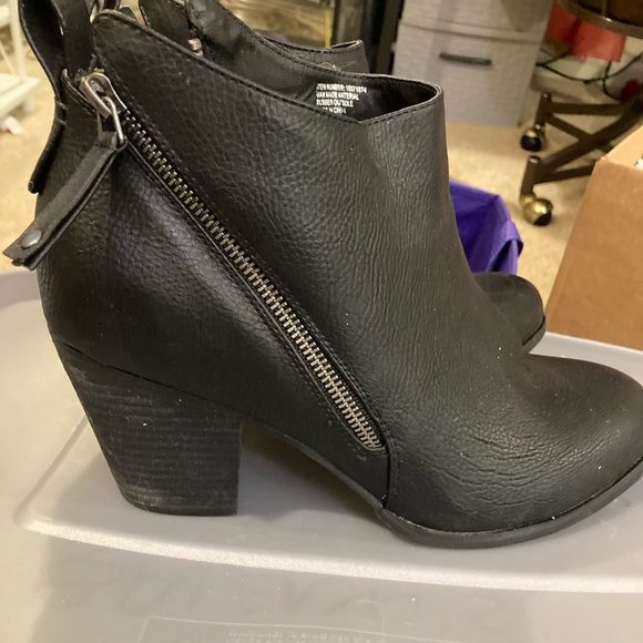Black zipper ankle boots - Picture 2 of 6